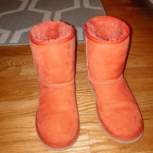 RED UGGS!